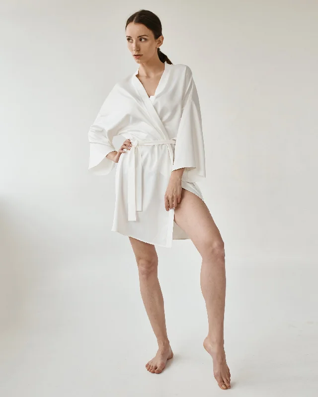 Bridal short silk robe kimono. Wedding getting ready outfit. Bridesmaid robes