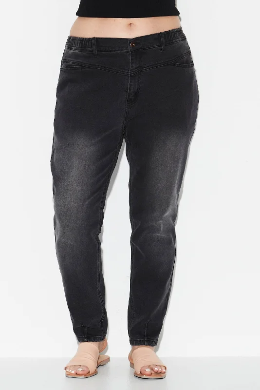 DRIVERS - Yoke Detail Tapered Jeans - Grey Wash